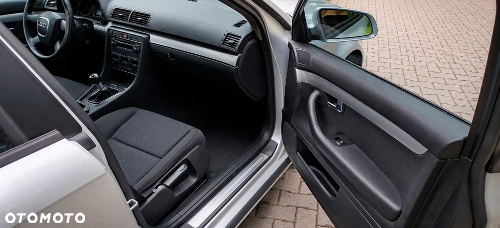 Audi A4 Limousine - 8