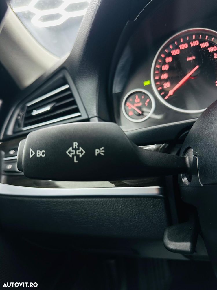 BMW Seria 5 520d Aut. Modern Line - 30