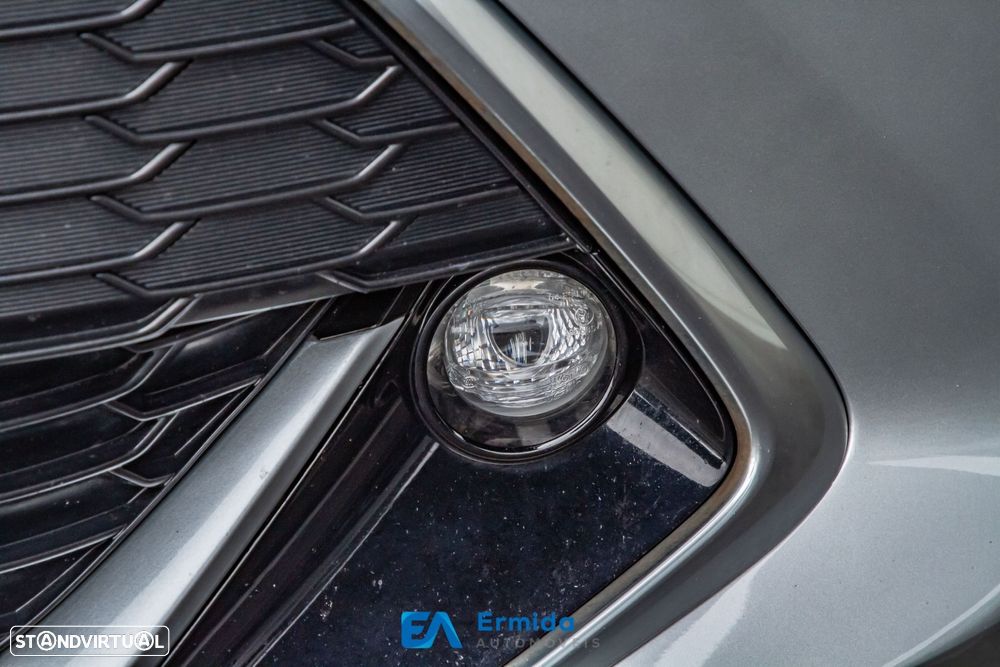 Toyota Corolla Touring Sports - 12