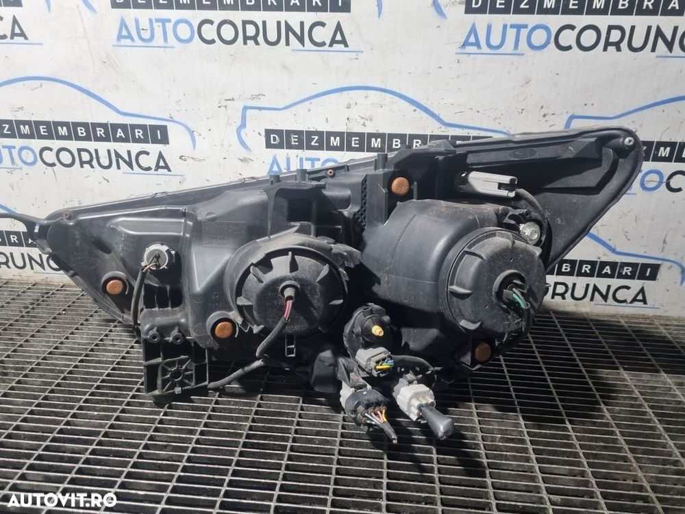 Far Dreapta Mitsubishi ASX 2010 - 2012 SUV 4 Usi (1336) Cu lupă - 2