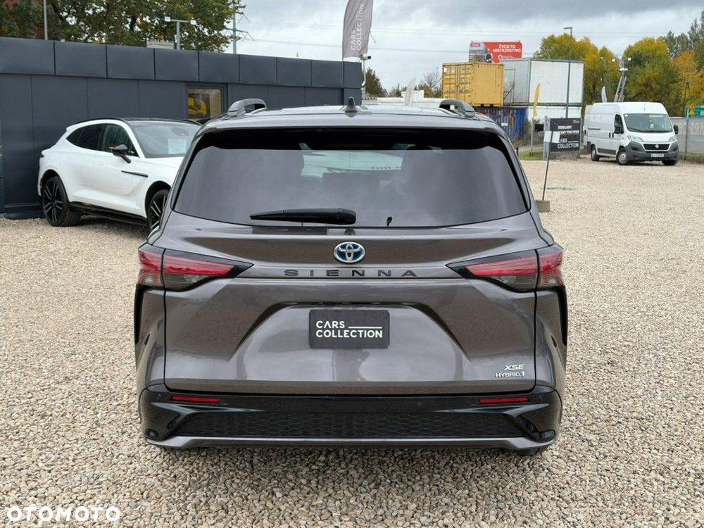 Toyota Sienna - 5