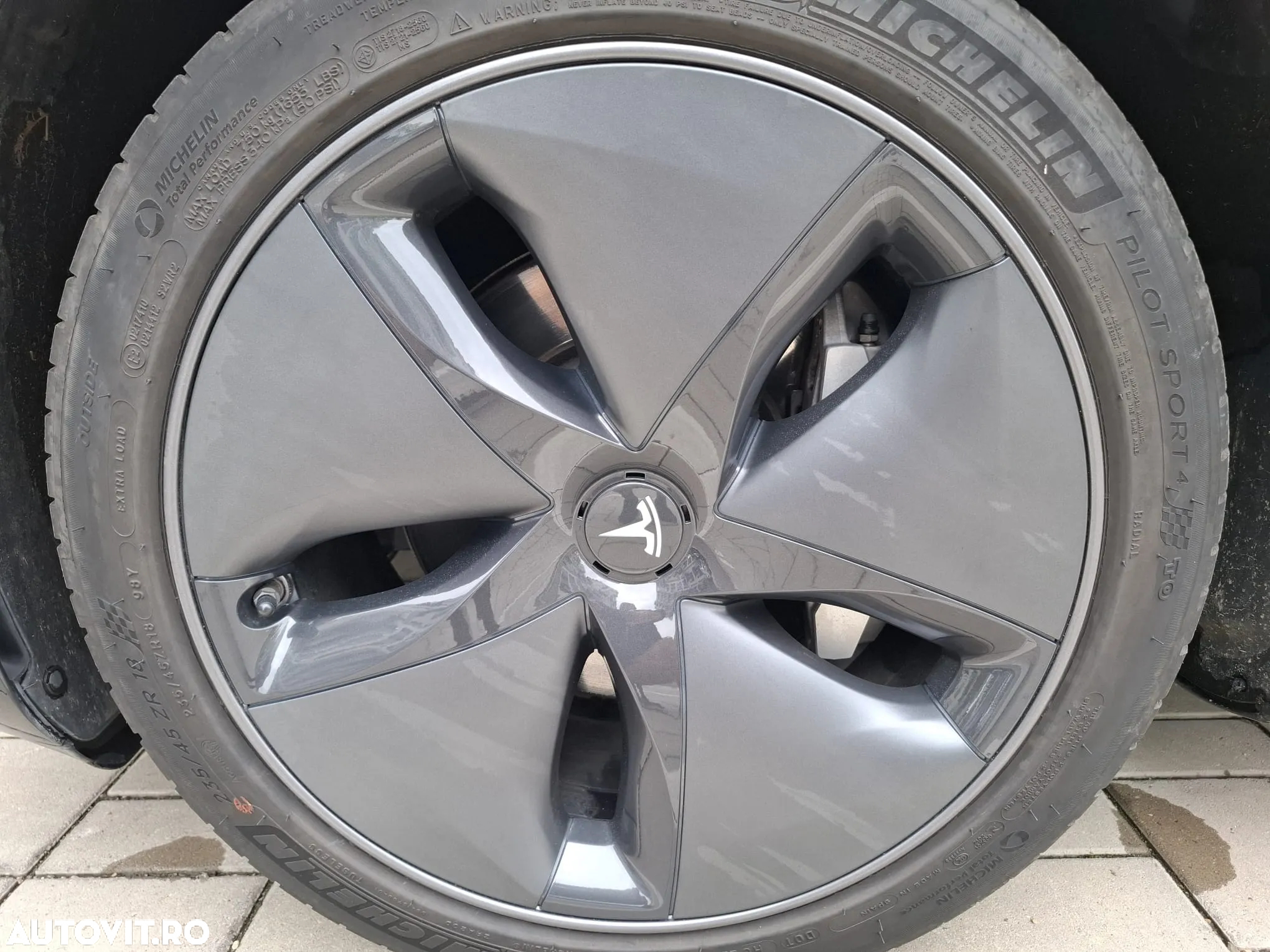 Tesla Model 3 - 14