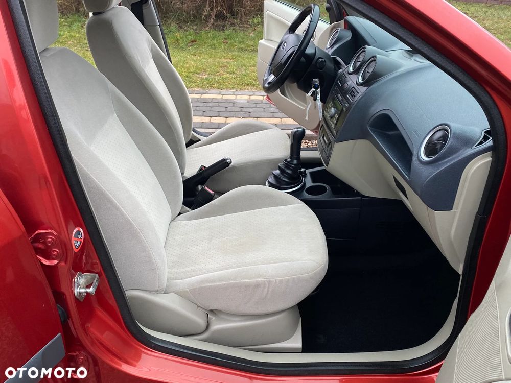 Ford Fiesta 1.4 Ghia - 35