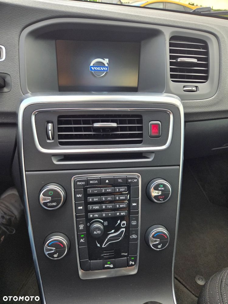 Volvo V60 D2 Momentum - 9