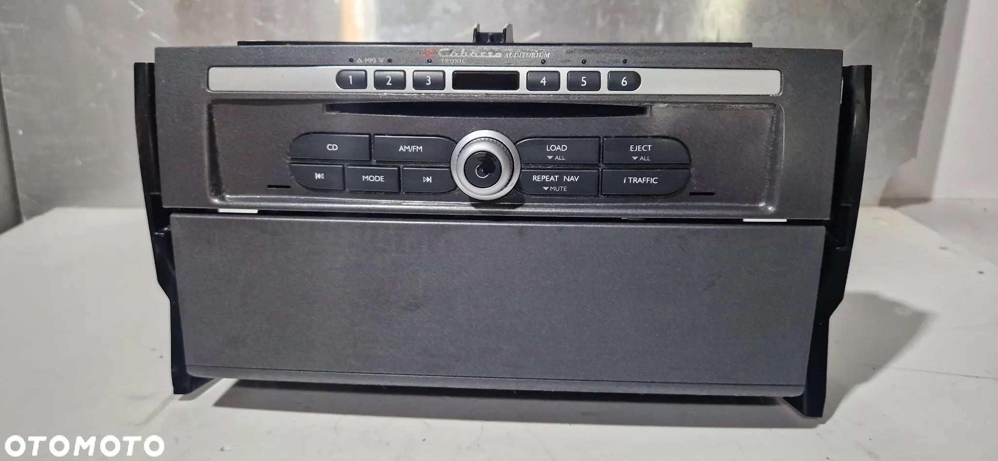 RENAULT VELSATIS RADIO PN-2590W-E - 1