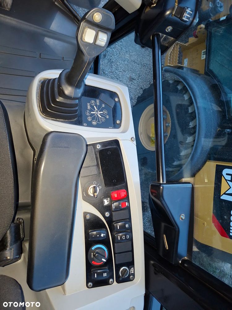 Caterpillar CAT 908 M - 21