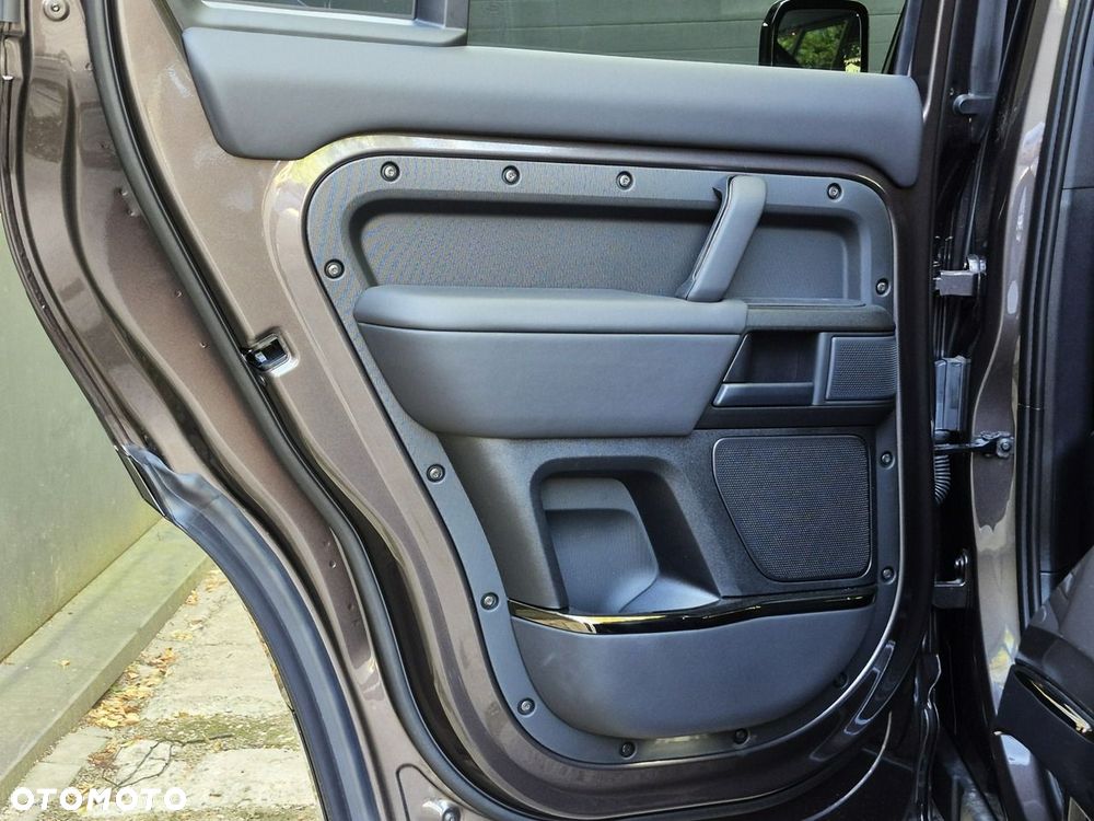Land Rover Defender 110 P635 OCTA - 22