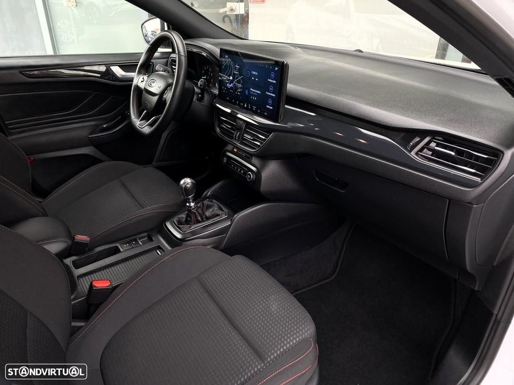 Ford Focus 1.0 EcoBoost MHEV ST-Line - 11