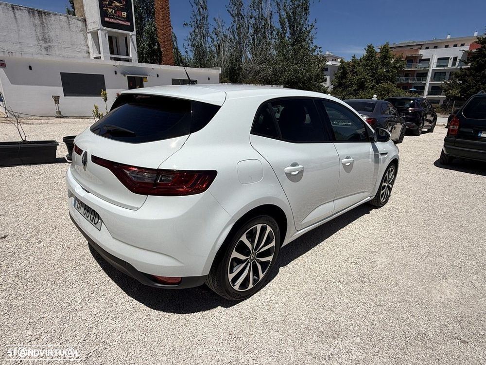 Renault Mégane 1.5 Blue dCi Intens - 11