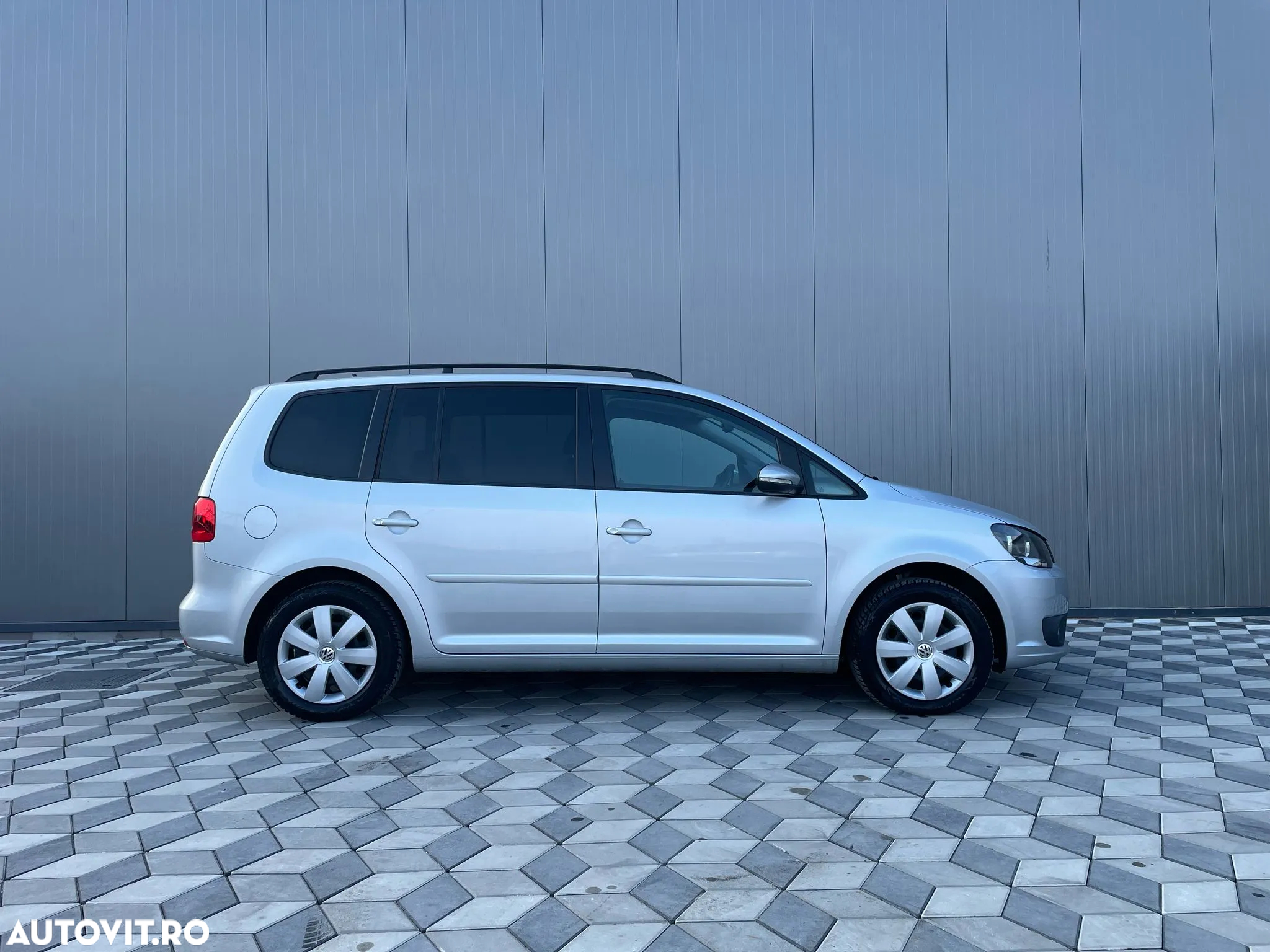 Volkswagen Touran 1.6 TDI BlueMotion Technology Comfortline - 9