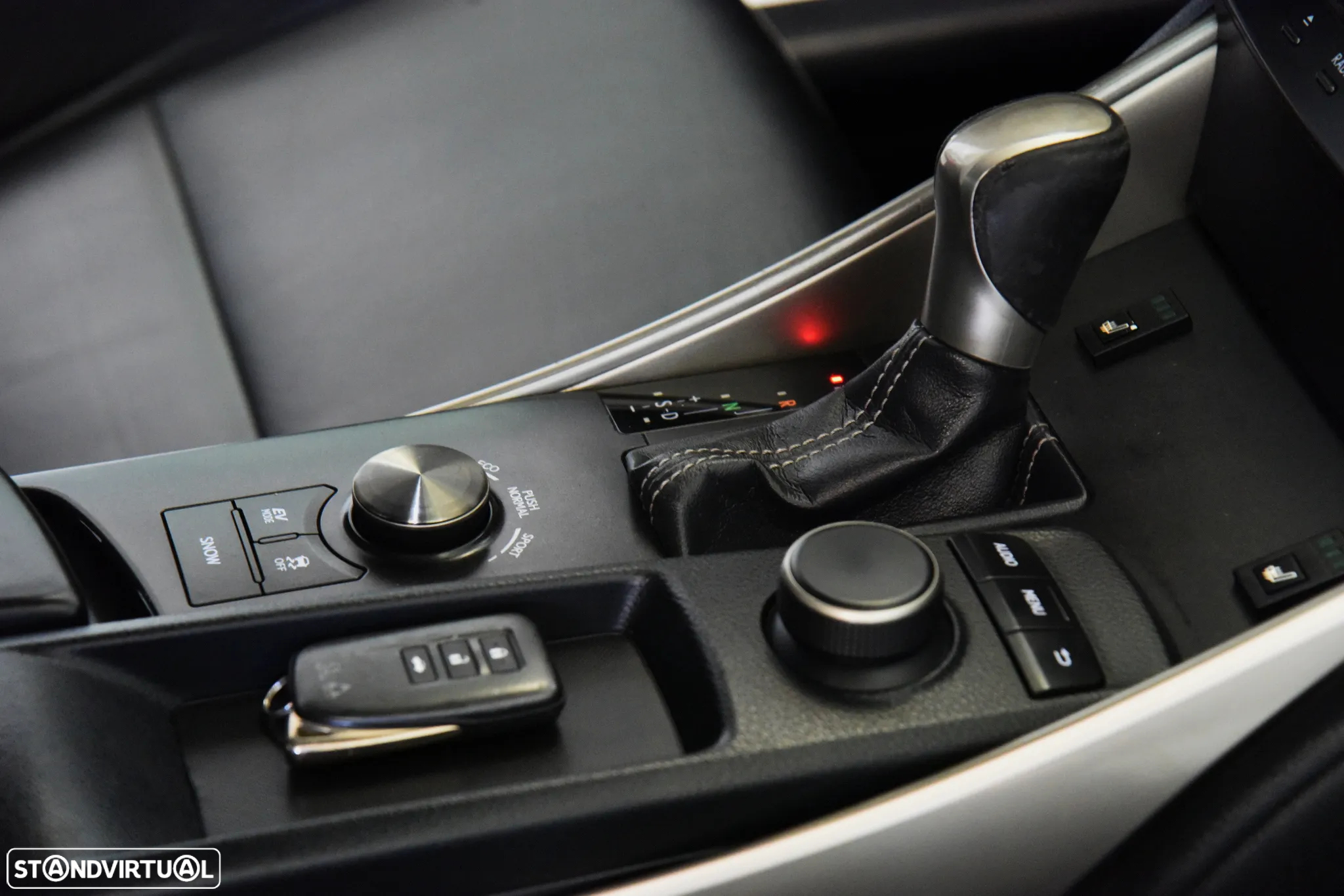 Lexus IS 300H Pack Executive - 24
