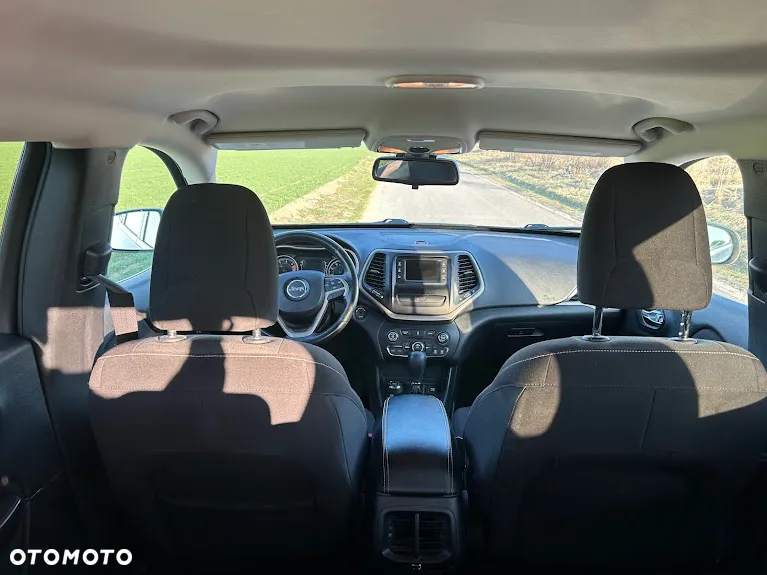 Jeep Cherokee - 30