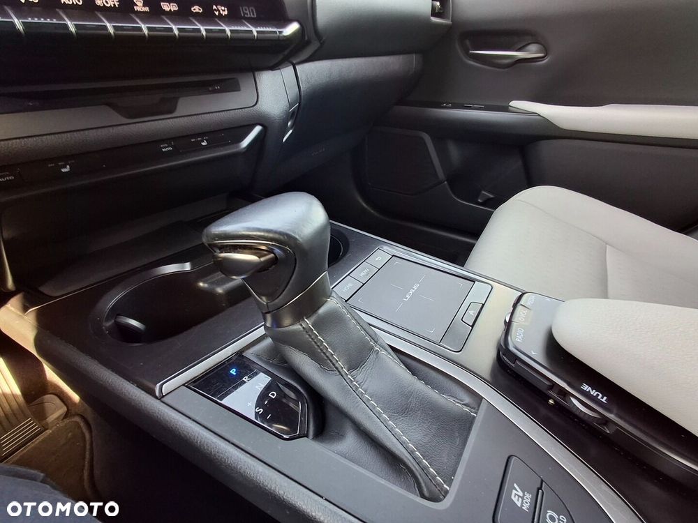 Lexus UX - 27