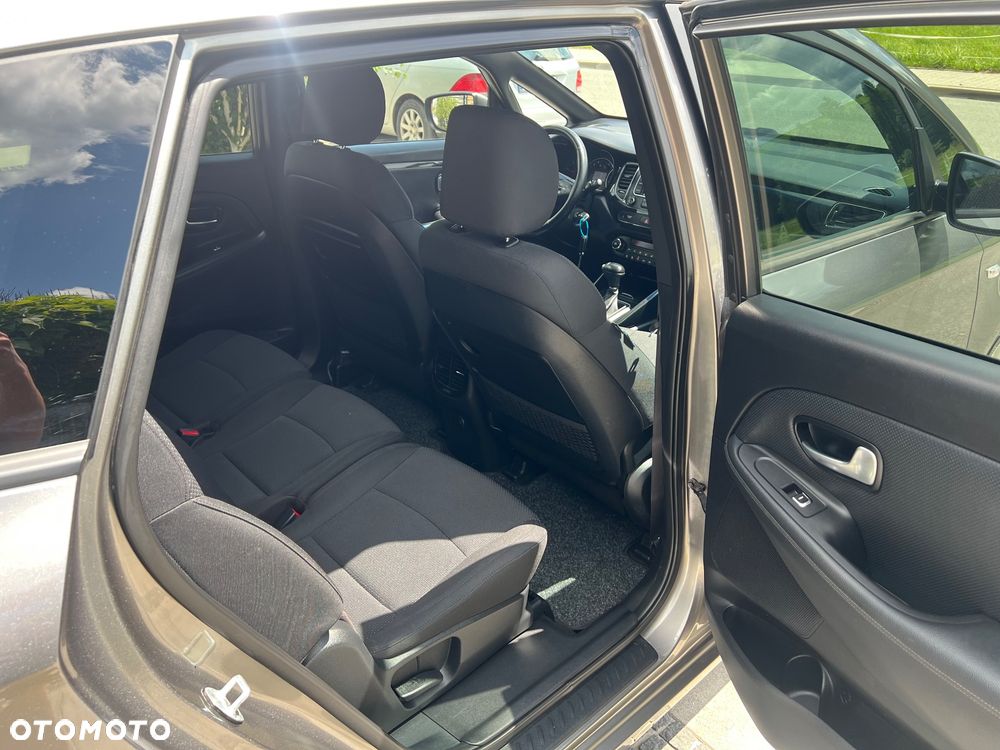Kia Carens 1.7 CRDi 141 Dream Team Edition - 28