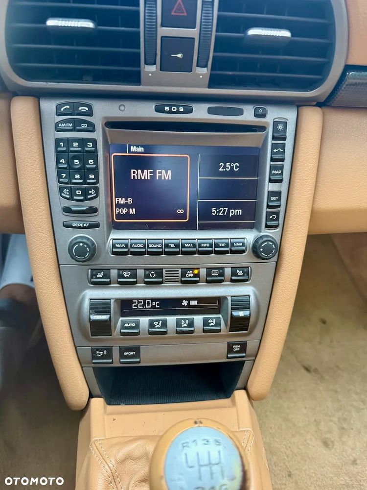 Porsche 911 Carrera - 11