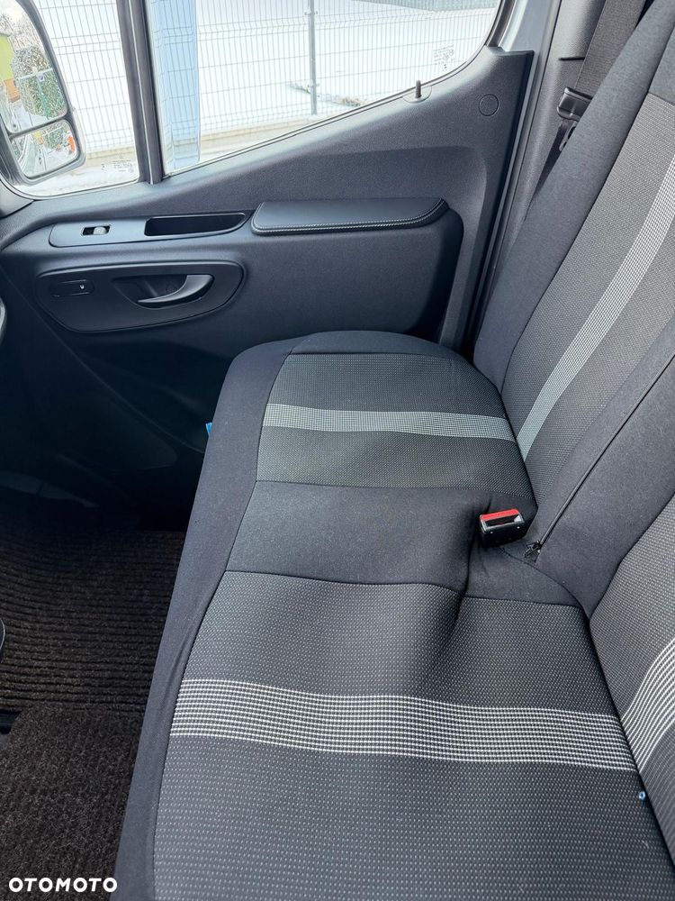 Mercedes-Benz Sprinter - 14