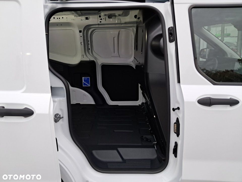 Ford Transit Courier - 17