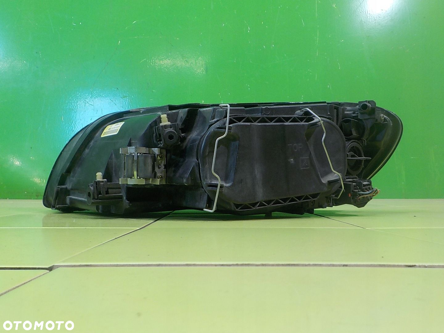 VOLVO C70 II 2.4 B AUT 07r 2D lampa prawa przod 31283042 - 4