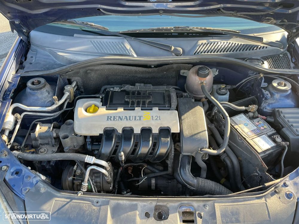 Renault Clio 1.2 16V Privilège - 10