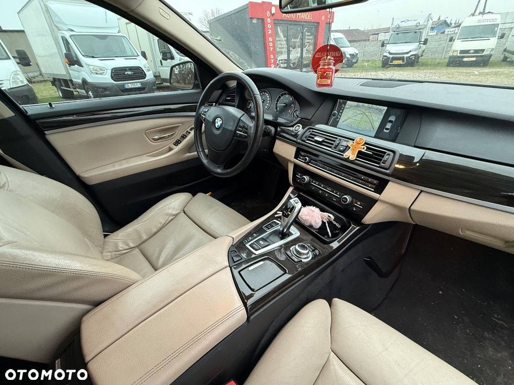 BMW Seria 5 535d xDrive Luxury Line - 7