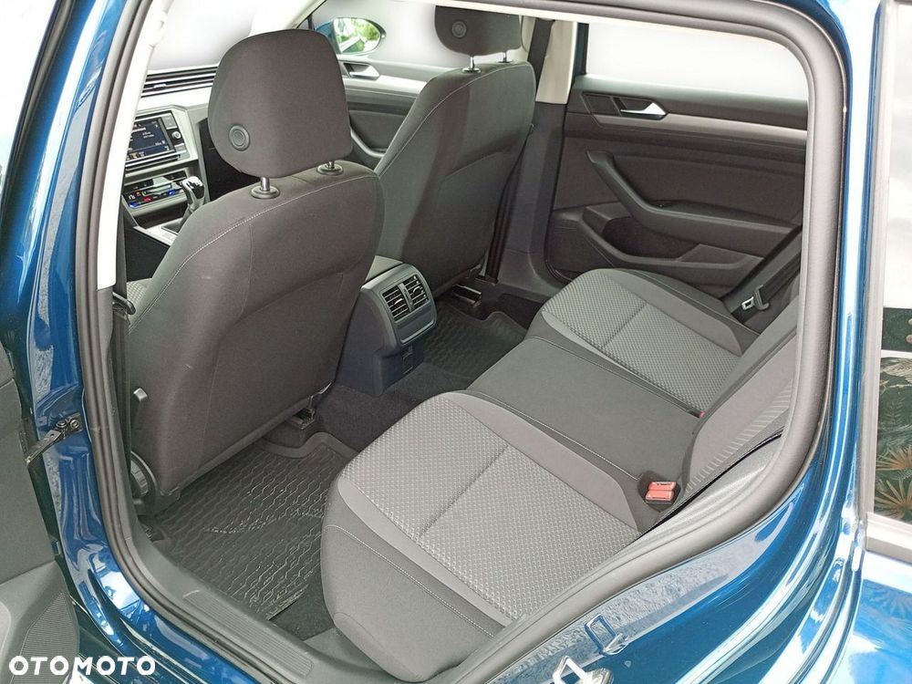 Volkswagen Passat Variant 2.0 TDI EVO Essence - 23