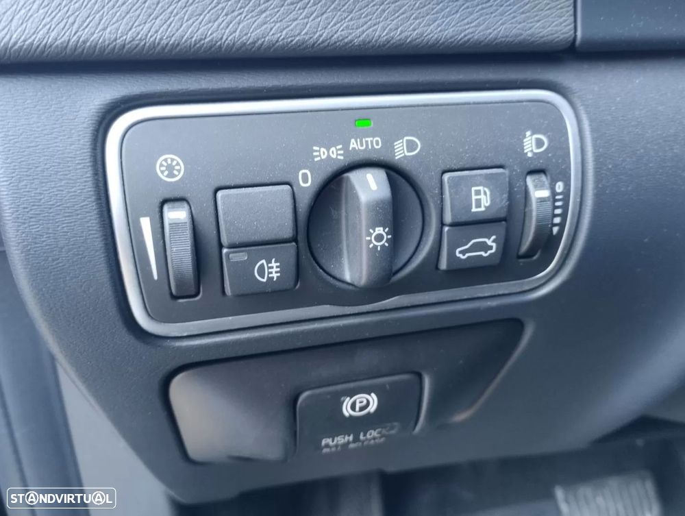 Volvo V60 2.0 D4 Momentum Eco Geartronic - 23
