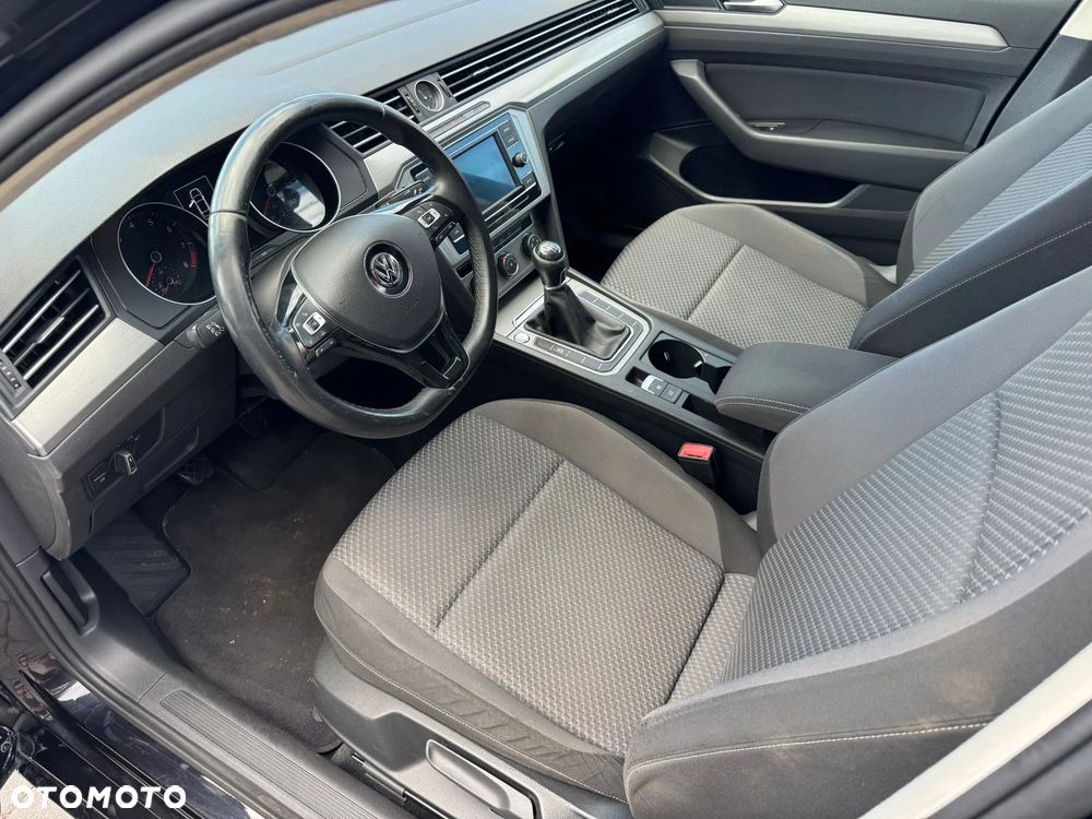 Volkswagen Passat - 10