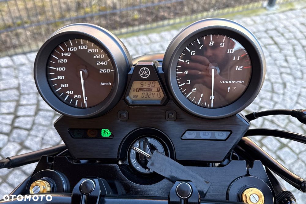 Yamaha XJR - 15