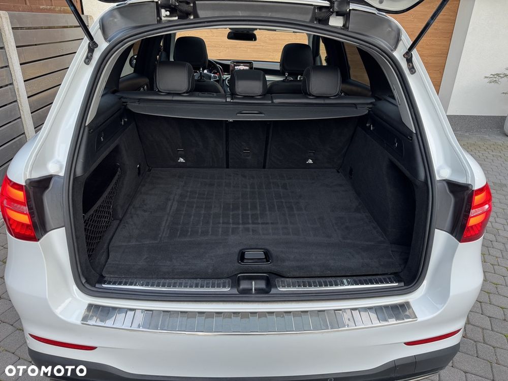 Mercedes-Benz GLC 250 4Matic 9G-TRONIC AMG Line - 37