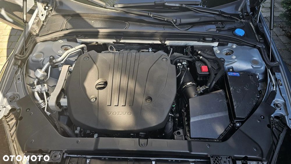 Volvo S60 B5 B AWD Plus Dark - 25