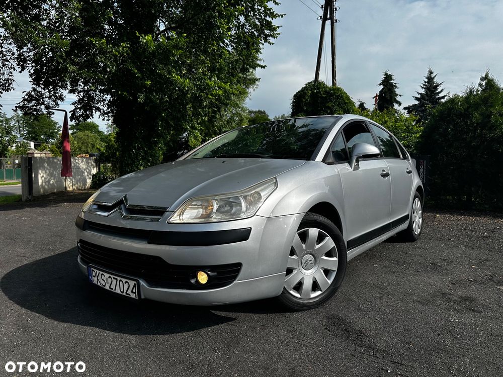 Citroën C4 1.6 16V Confort - 2
