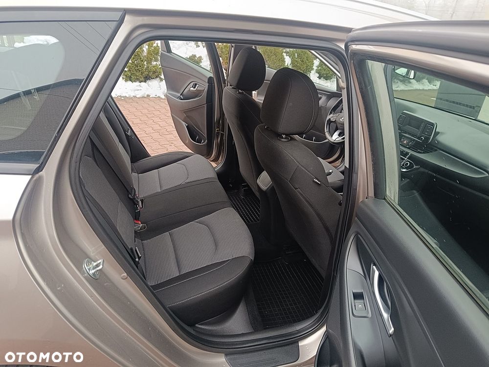 Hyundai i30 1.4 Premiere Comfort - 11