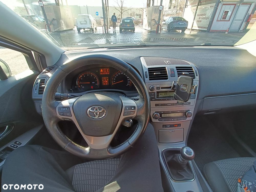 Toyota Avensis 1.8 Luna - 15