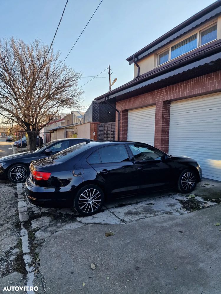 Volkswagen Jetta 2.0 TDI DSG Highline - 5