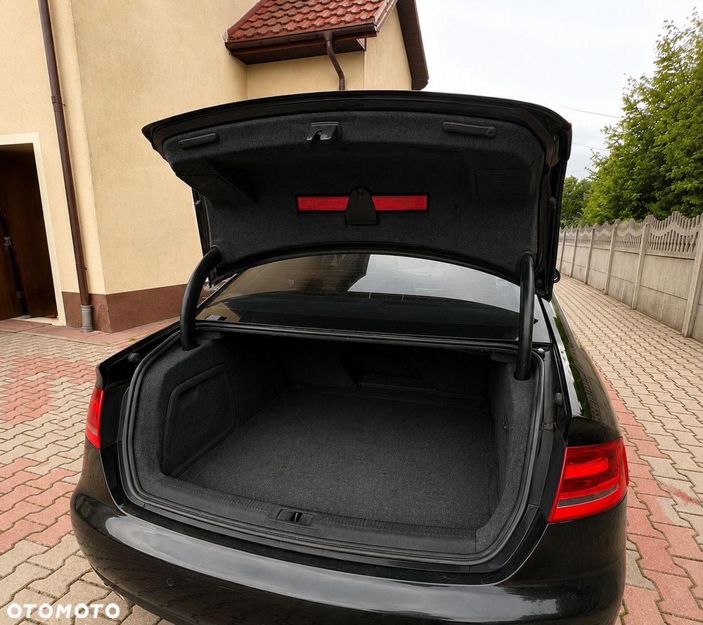 Audi A4 Limousine - 5
