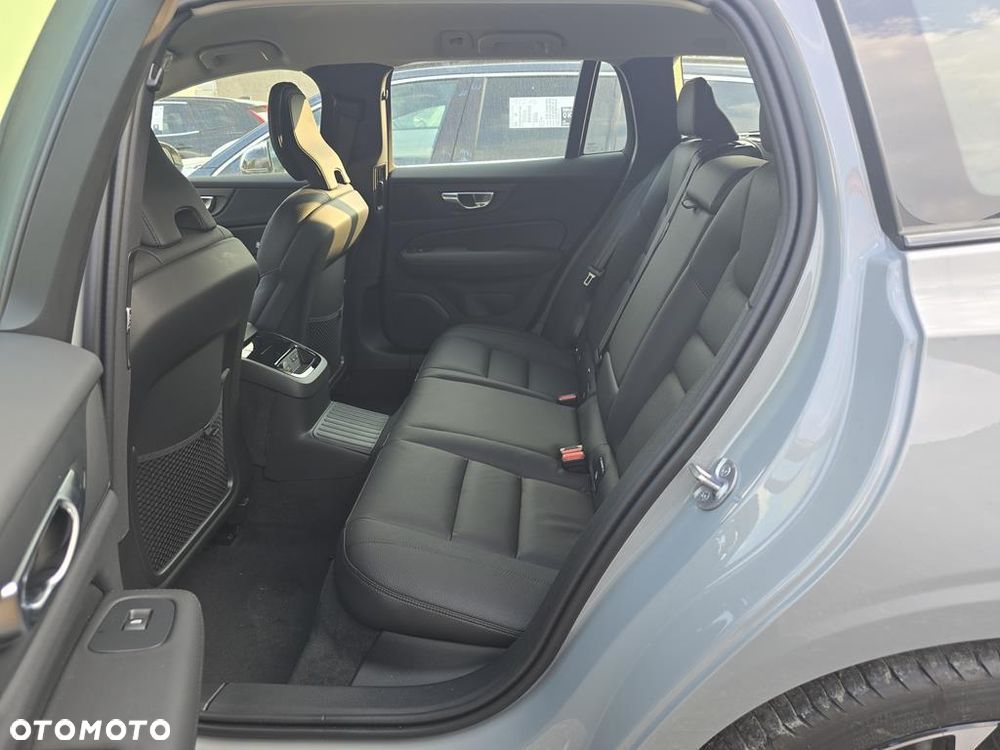 Volvo V60 B4 B Plus Dark - 5