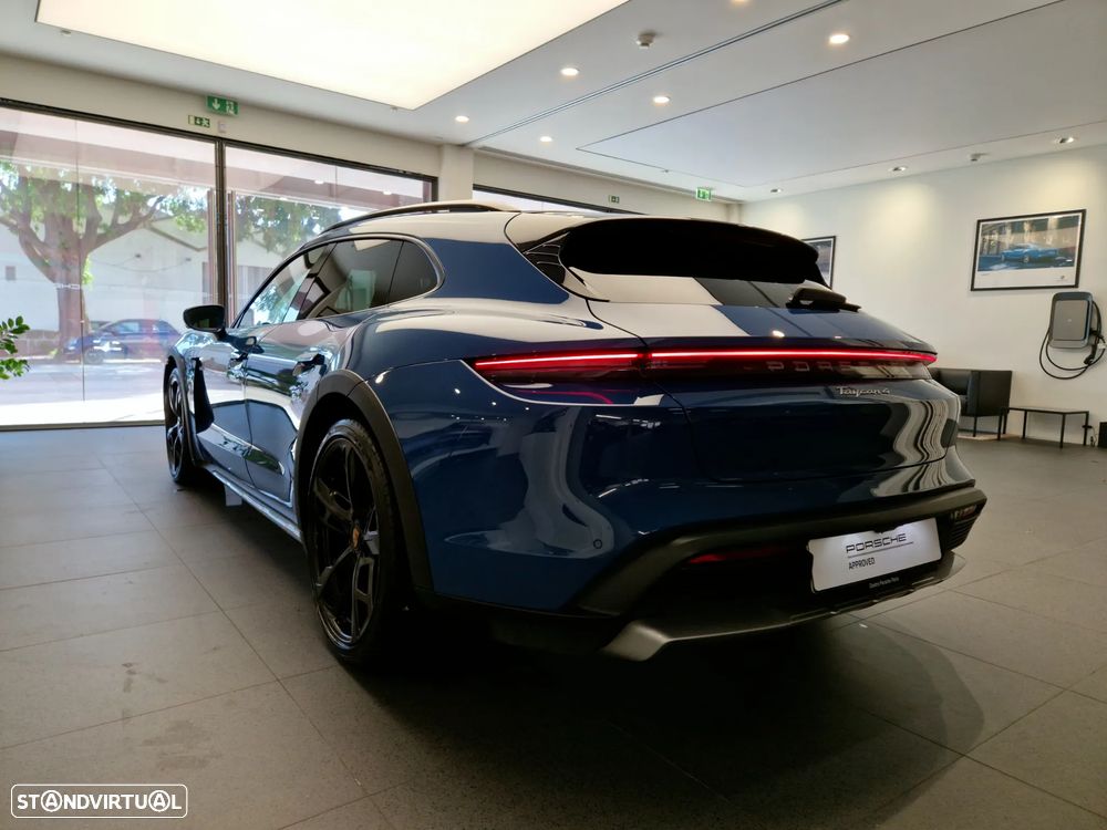 Porsche Taycan Cross Turismo 4 - 5