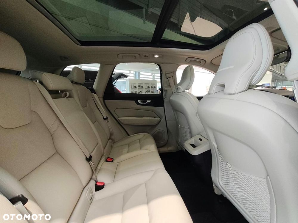 Volvo XC 60 B5 D AWD Plus Bright - 20