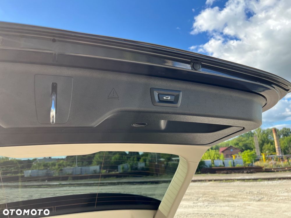 BMW Seria 5 520d xDrive - 38