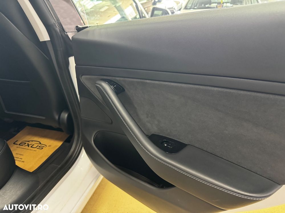 Tesla Model 3 - 16