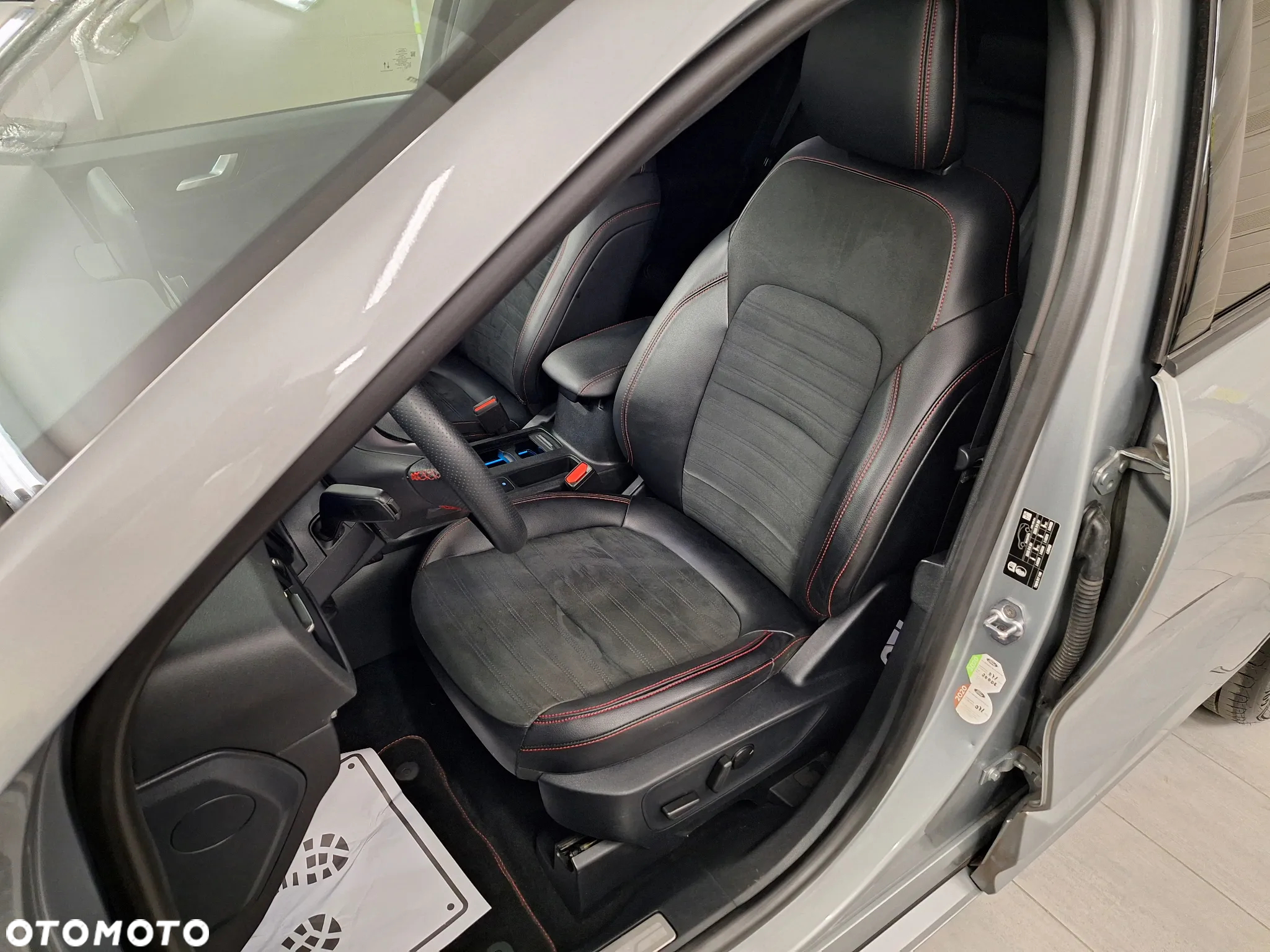 Ford Kuga 2.0 EcoBlue Hybrid ST-LINE X - 19