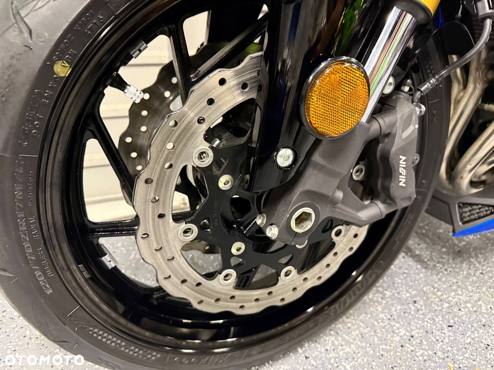 Suzuki GSX - 19
