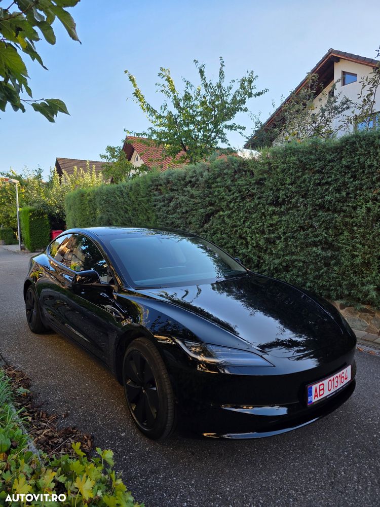 Tesla Model 3 - 3