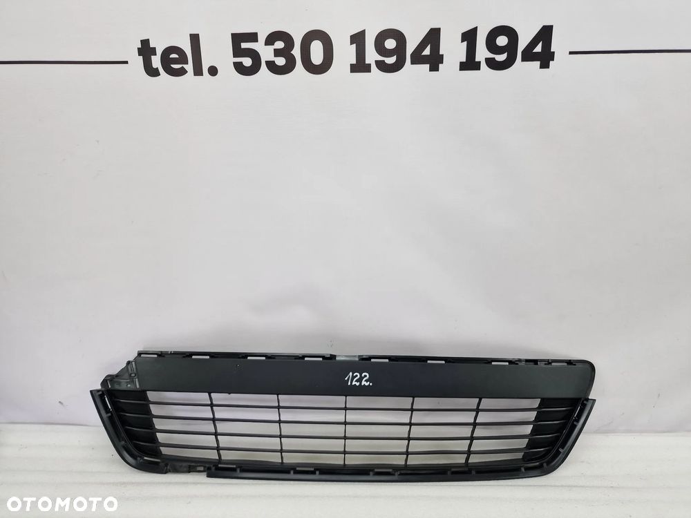 TOYOTA YARIS III 3 11- KRATKA ŚRODKOWA ZDERZAKA PRZEDNIEGO PRZÓD , NR 53112-0D210 , NR AUKCJI KR122 - 1