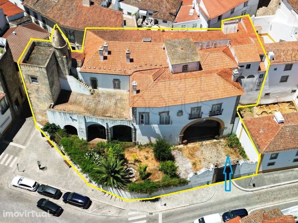 Nobre prédio apalaçado no centro de Évora - Grande imagem: 2/60