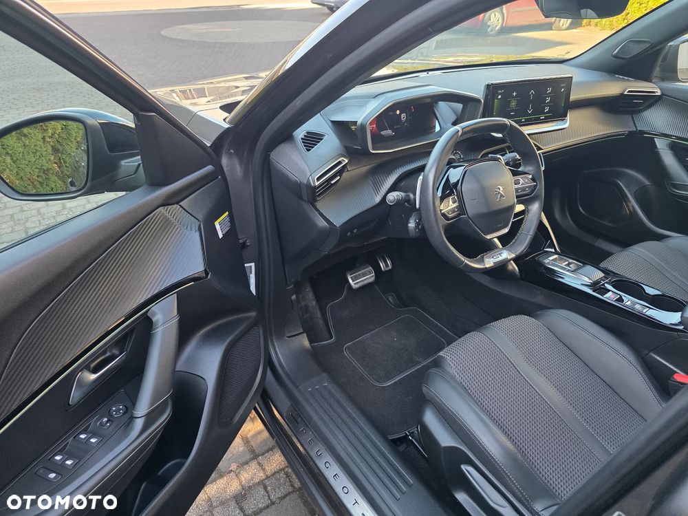 Peugeot 2008 PureTech 130 EAT8 GT - 12