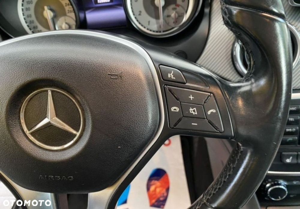 Mercedes-Benz GLA - 12