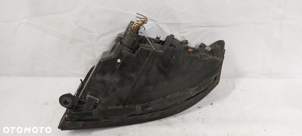 .  LAMPA PRZOD PRZEDNIA PRAWA AUDI A2 - 4