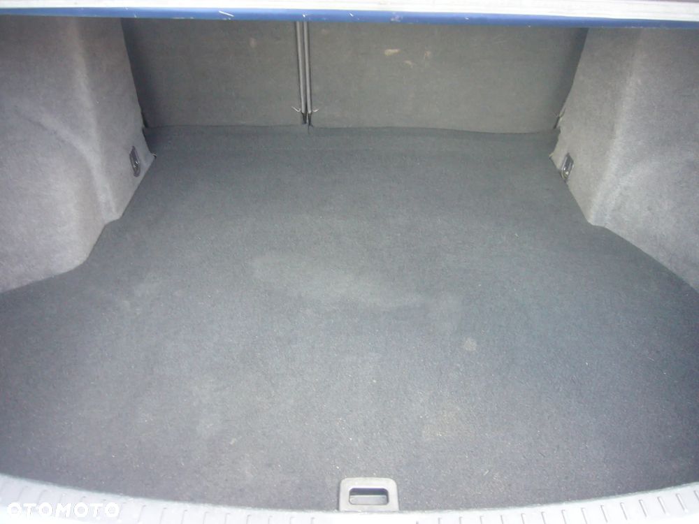 Toyota Avensis 1.8 Active - 18