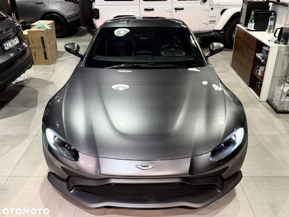 Aston Martin Vantage - 12